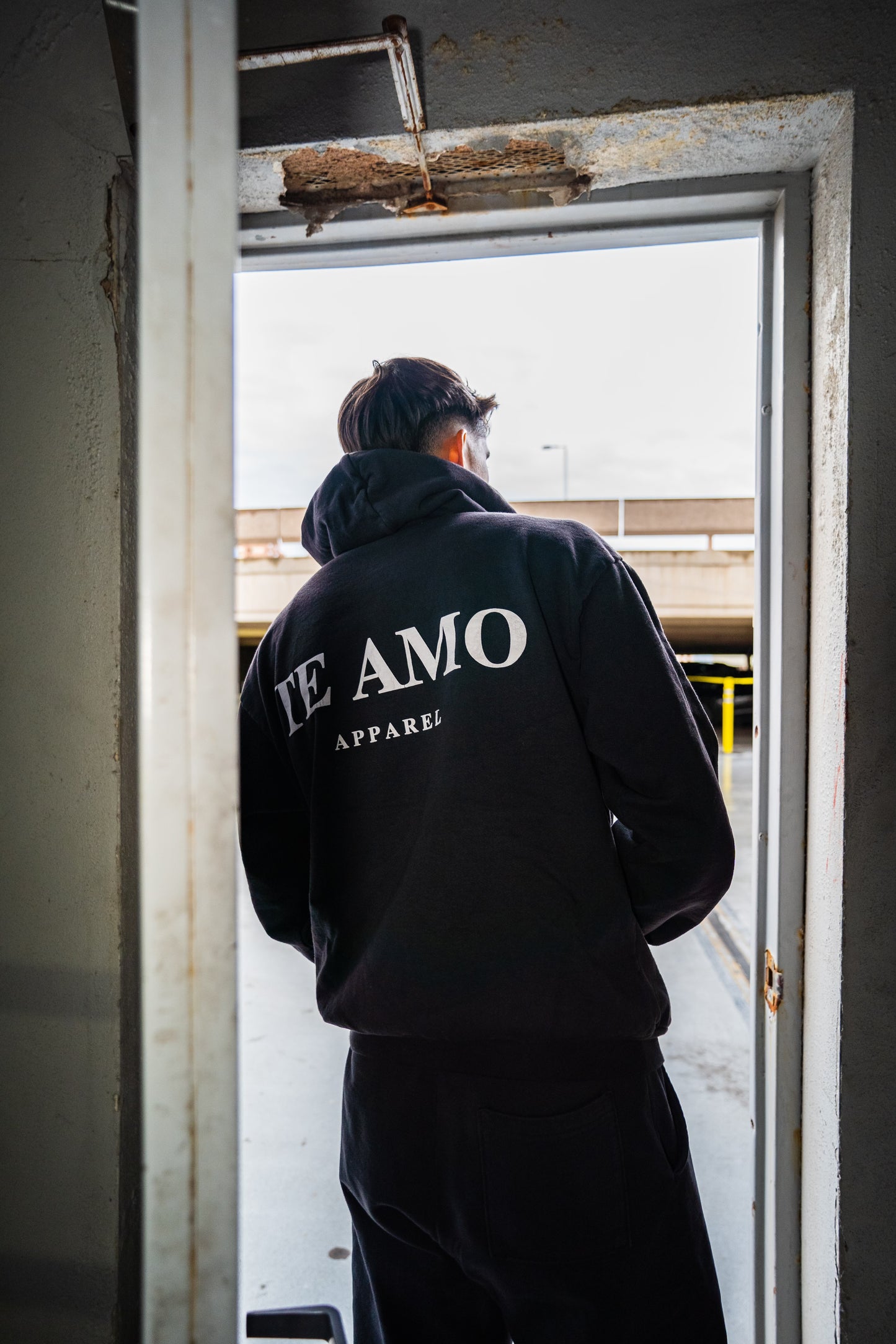 TE AMO HOODIE (Black)